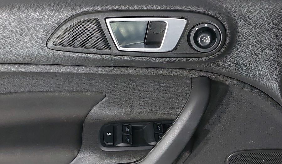Ford Fiesta 1.6 SE AT Hatchback 2015