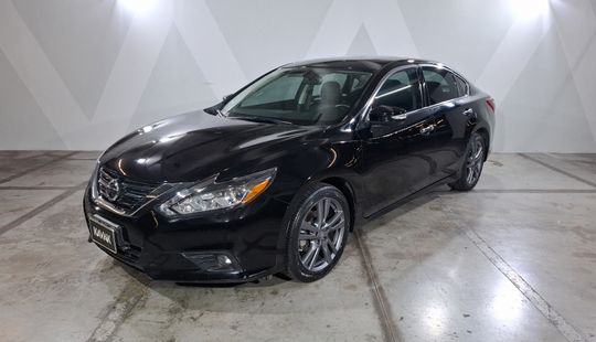 Nissan • Altima