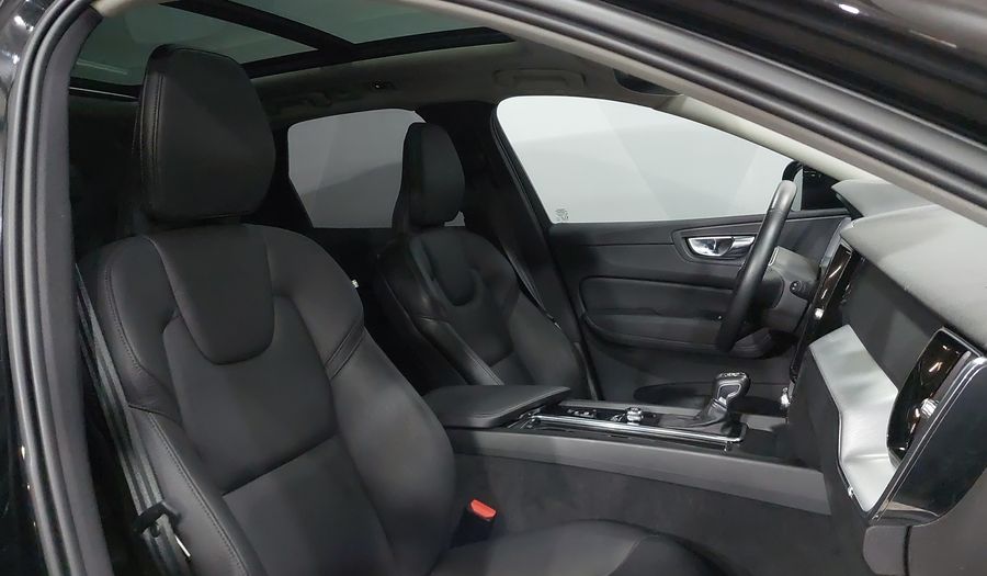Volvo Xc60 2.0 T5 MOMENTUM AUTO AWD Suv 2021