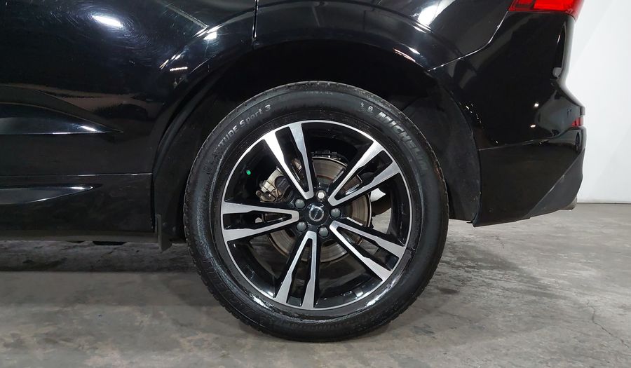 Volvo Xc60 2.0 T5 MOMENTUM AUTO AWD Suv 2021