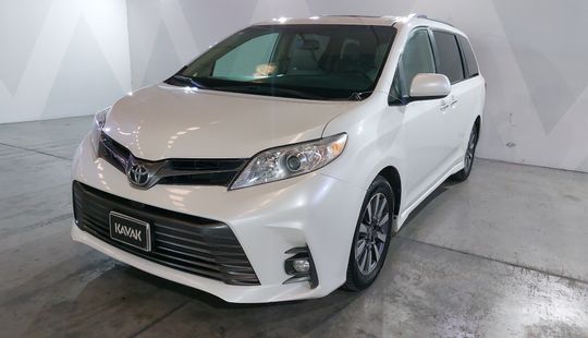 Toyota • Sienna
