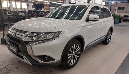 Mitsubishi • Outlander