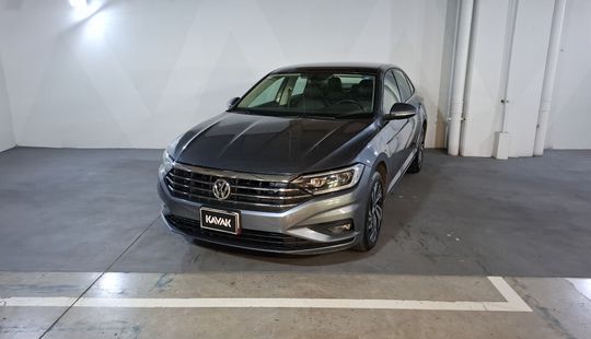 Volkswagen • Jetta