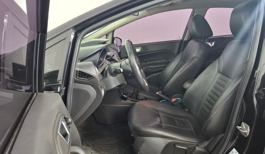 Ford Fiesta Kinetic Design 1.6 TITANIUM Sedan 2014
