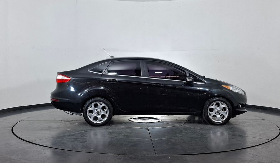 Ford Fiesta Kinetic Design 1.6 TITANIUM Sedan 2014