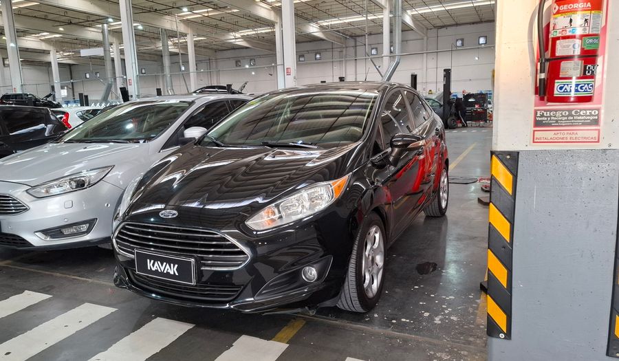 Ford Fiesta Kinetic Design 1.6 TITANIUM Sedan 2014
