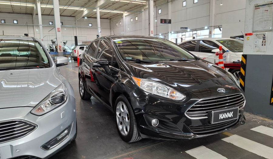 Ford Fiesta Kinetic Design 1.6 TITANIUM Sedan 2014