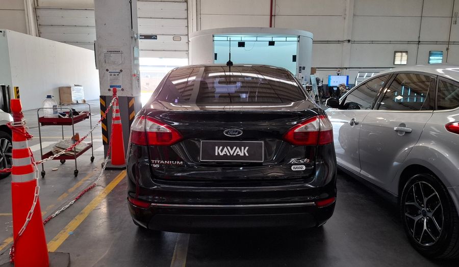 Ford Fiesta Kinetic Design 1.6 TITANIUM Sedan 2014