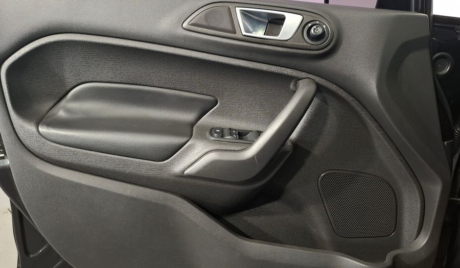 Ford Fiesta Kinetic Design 1.6 TITANIUM Sedan 2014