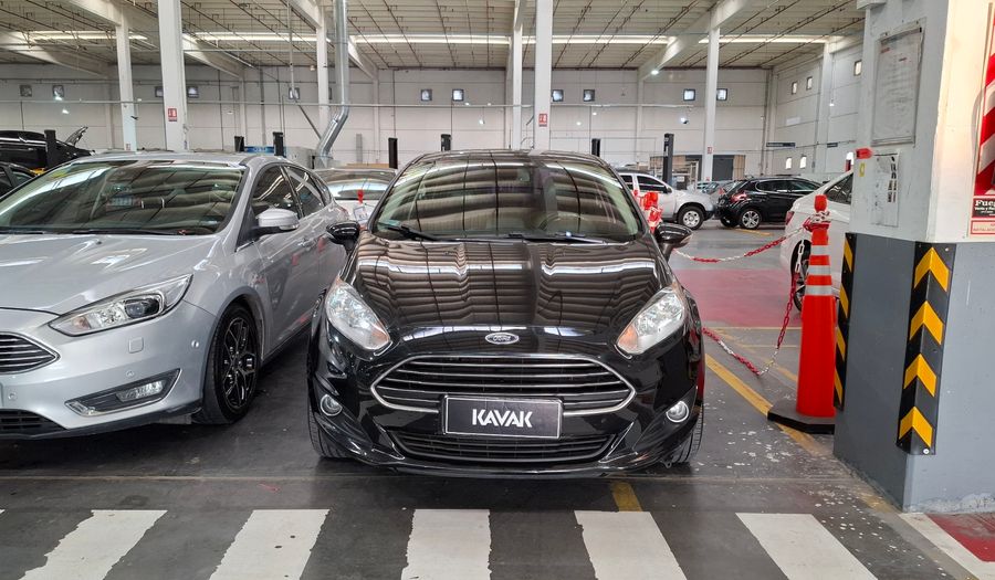 Ford Fiesta Kinetic Design 1.6 TITANIUM Sedan 2014