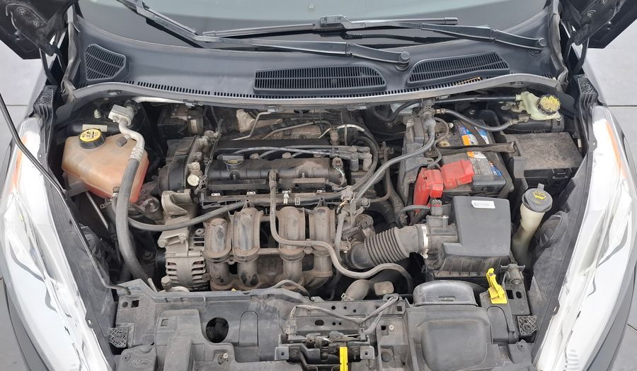Ford Fiesta Kinetic Design 1.6 TITANIUM Sedan 2014