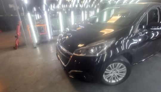 Peugeot • 208