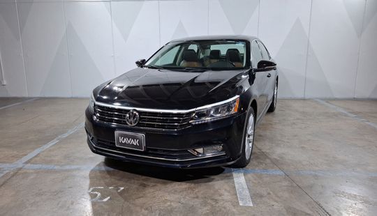 Volkswagen • Passat