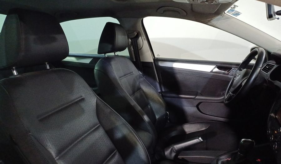 Volkswagen Jetta 2.5 SPORT PAQ WELTRADIO TECHO TIPTRONIC Sedan 2014