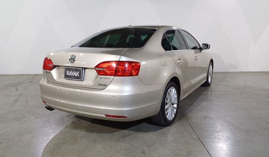Volkswagen Jetta 2.5 SPORT PAQ WELTRADIO TECHO TIPTRONIC Sedan 2014