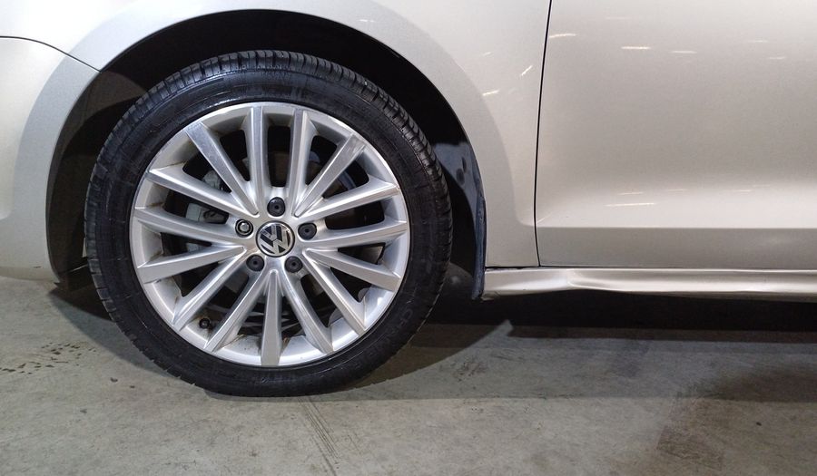 Volkswagen Jetta 2.5 SPORT PAQ WELTRADIO TECHO TIPTRONIC Sedan 2014