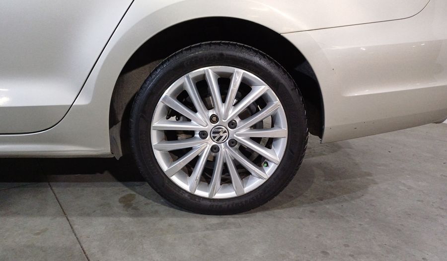 Volkswagen Jetta 2.5 SPORT PAQ WELTRADIO TECHO TIPTRONIC Sedan 2014