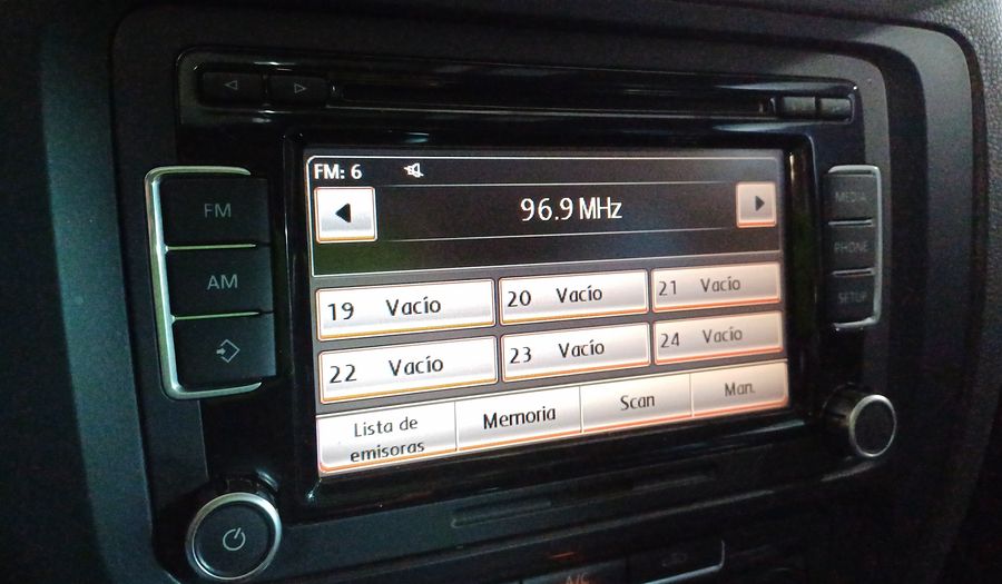Volkswagen Jetta 2.5 SPORT PAQ WELTRADIO TECHO TIPTRONIC Sedan 2014