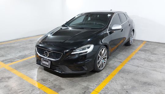 Volvo • V40