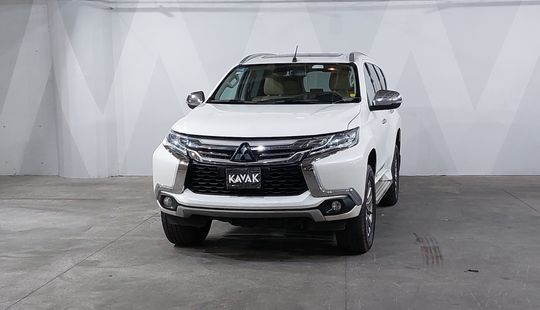Mitsubishi • Montero