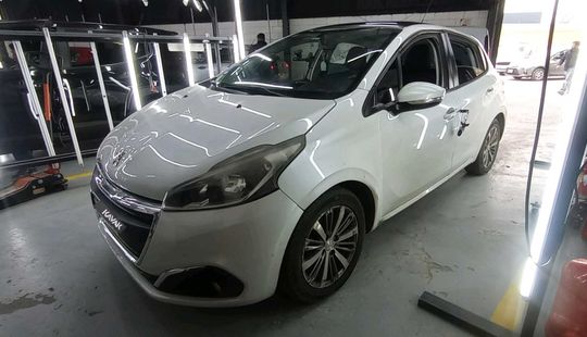 Peugeot • 208