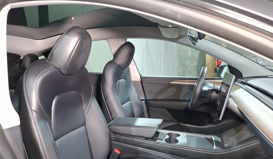Tesla Model Y BEV RWD AUTO Suv 2025