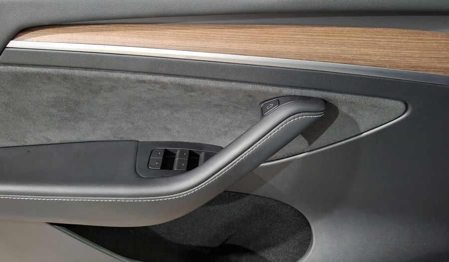 Tesla Model Y BEV RWD AUTO Suv 2025