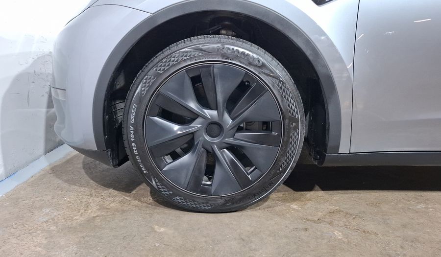 Tesla Model Y BEV RWD AUTO Suv 2025