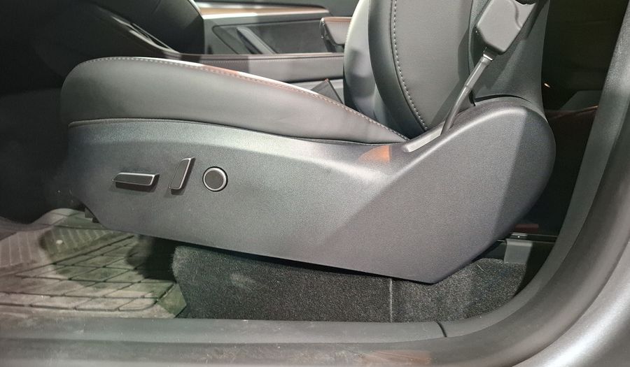 Tesla Model Y BEV RWD AUTO Suv 2025