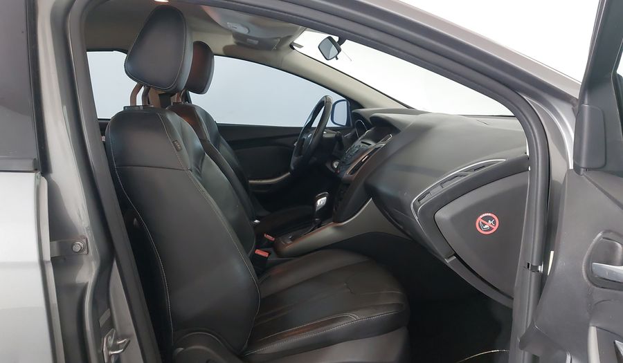 Ford Focus SE Hatchback 2015