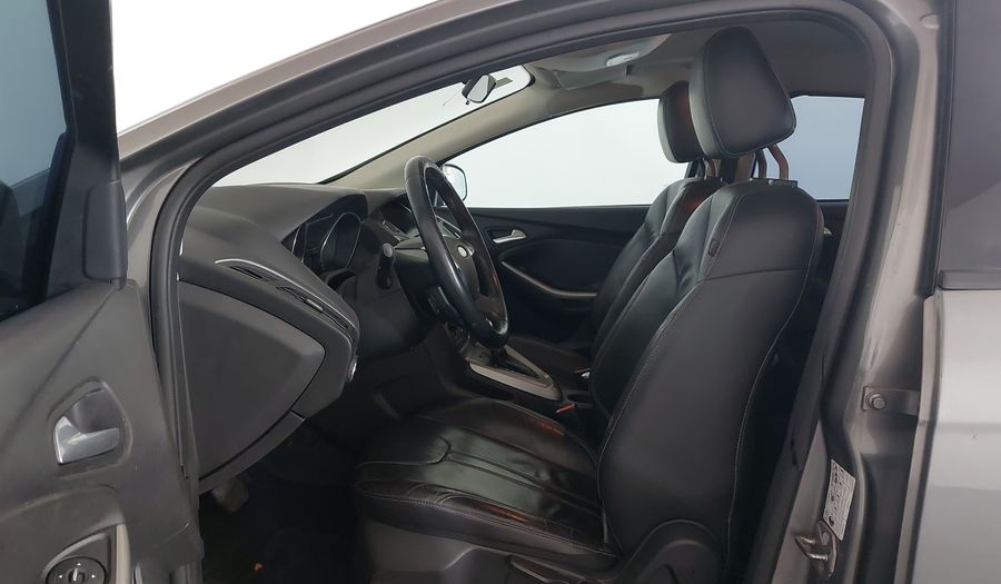 Ford Focus SE Hatchback 2015