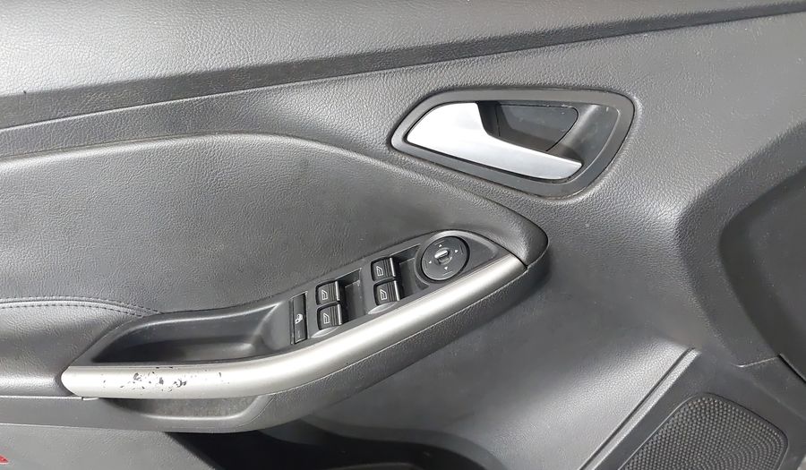 Ford Focus SE Hatchback 2015
