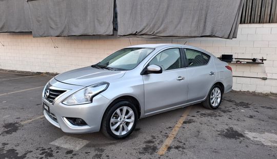 Nissan • Versa