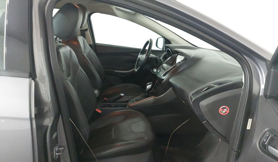 Ford Focus SE PLUS FASTBACK Sedan 2017