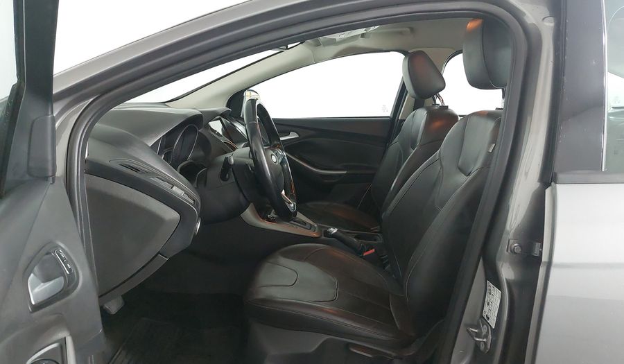 Ford Focus SE PLUS FASTBACK Sedan 2017