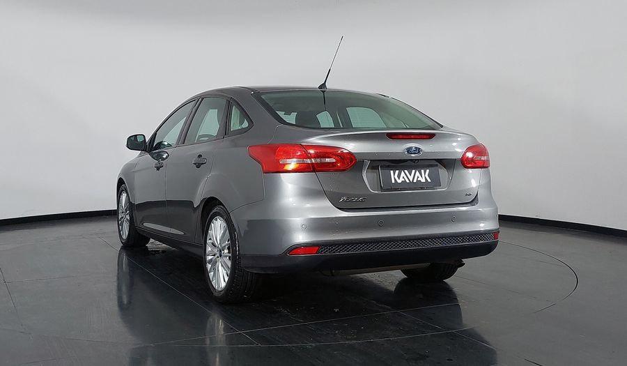 Ford Focus SE PLUS FASTBACK Sedan 2017