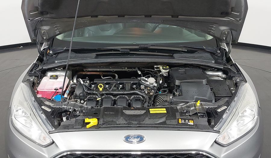 Ford Focus SE PLUS FASTBACK Sedan 2017