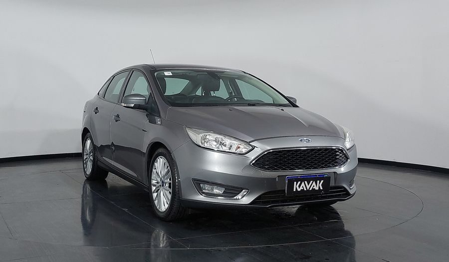 Ford Focus SE PLUS FASTBACK Sedan 2017