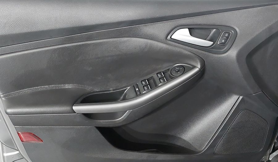 Ford Focus SE PLUS FASTBACK Sedan 2017