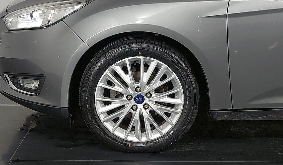 Ford Focus SE PLUS FASTBACK Sedan 2017