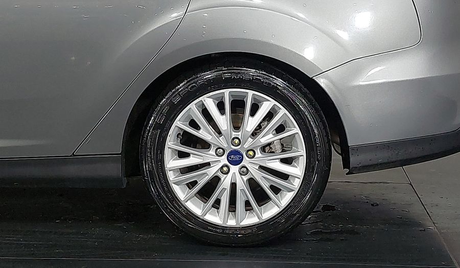 Ford Focus SE PLUS FASTBACK Sedan 2017