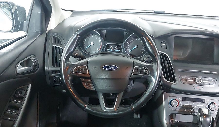 Ford Focus SE PLUS FASTBACK Sedan 2017