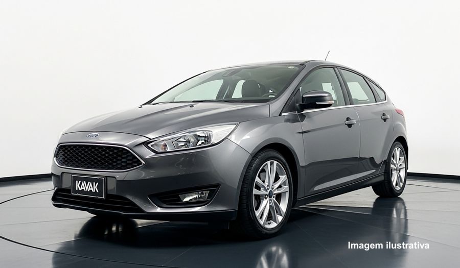 Ford Focus SE PLUS FASTBACK Sedan 2017