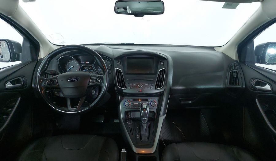 Ford Focus SE PLUS FASTBACK Sedan 2017