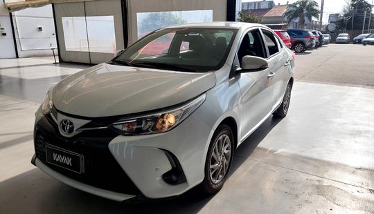 Toyota • Yaris