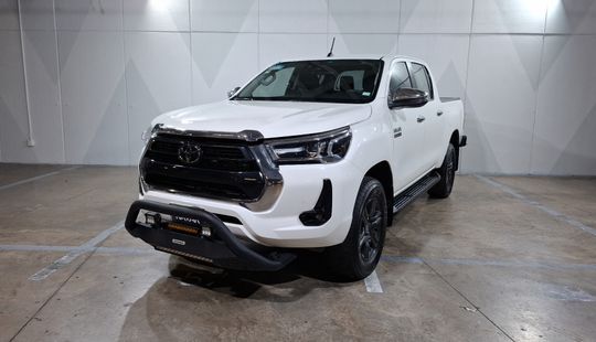 Toyota • Hilux