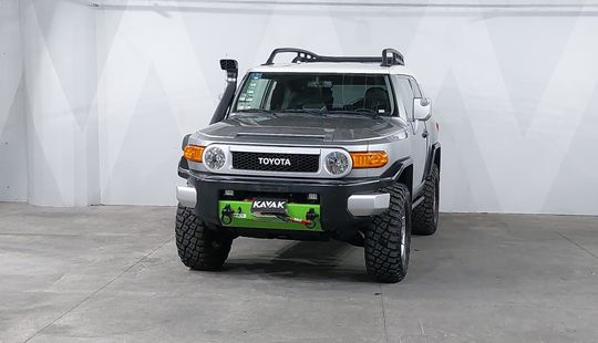 Toyota • FJ Cruiser