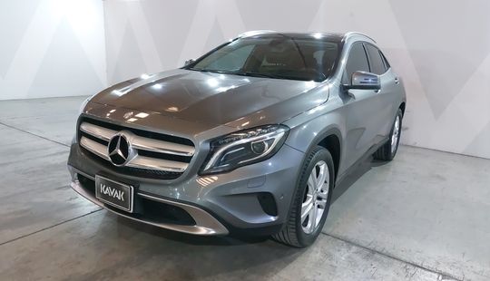 Mercedes Benz • Clase GLA