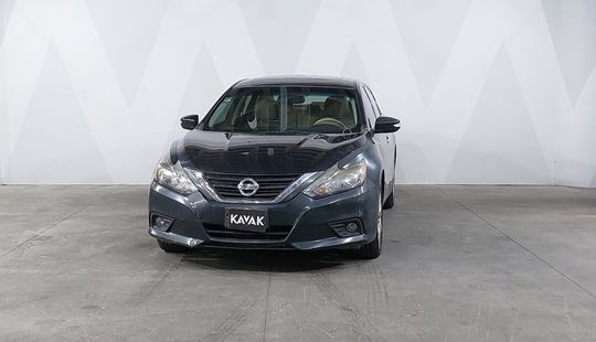 Nissan • Altima