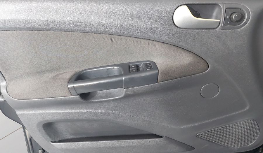 Volkswagen Voyage MI TRENDLINE Sedan 2014
